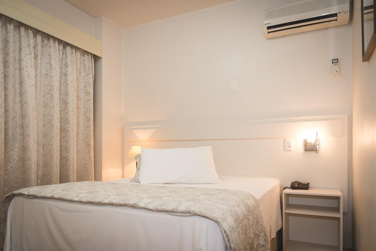 Hotel Pallis Ерешим Екстериор снимка